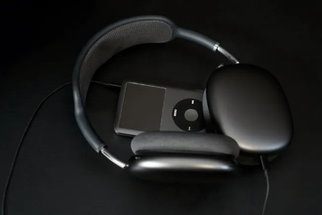 AirPods Max, Kayıpsız Ses ve Ultra Düşük Gecikmeli Ses Desteğiyle Güçleniyor