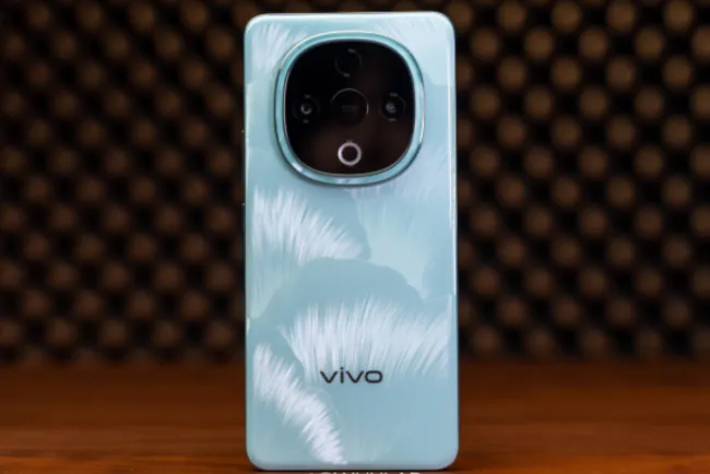 Vivo Y300 GT : Dimensity 8400, 12 GB RAM ve Android 15 ile Geliyor