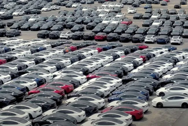 Tesla’nın Avrupa Sevkiyatları Düşüşte: Elektrikli Otomobil Pazarı Büyürken Satışlar Neden Geriledi?