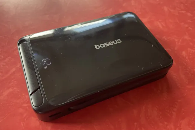 Baseus Nomos MagSafe Pil İncelemesi: Günlük Kullanım İçin İdeal Taşınabilir Şarj Cihazı