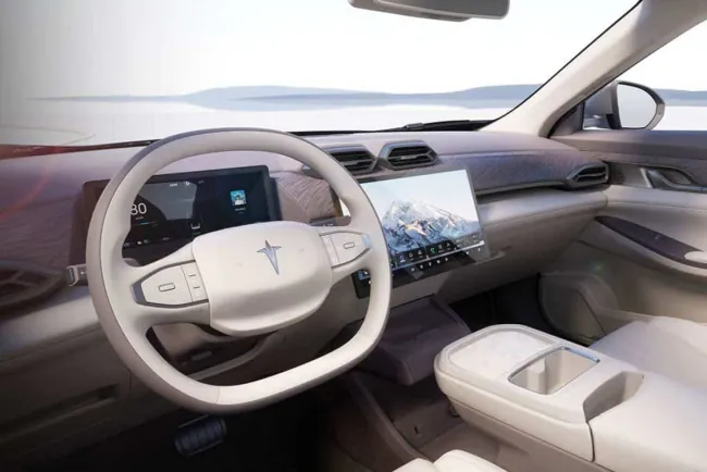 Peugeot ve Citroën, Hedmos 06 Elektrikli SUV ile Çin EV Pazarına Giriş Yapıyor