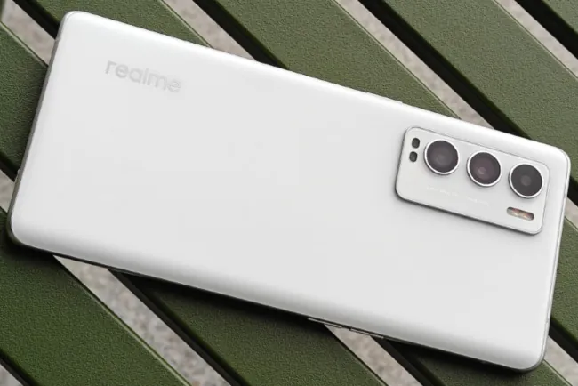 Realme GT 7: 'Kar Beyazı' Renk Seçeneği ile Gelecek