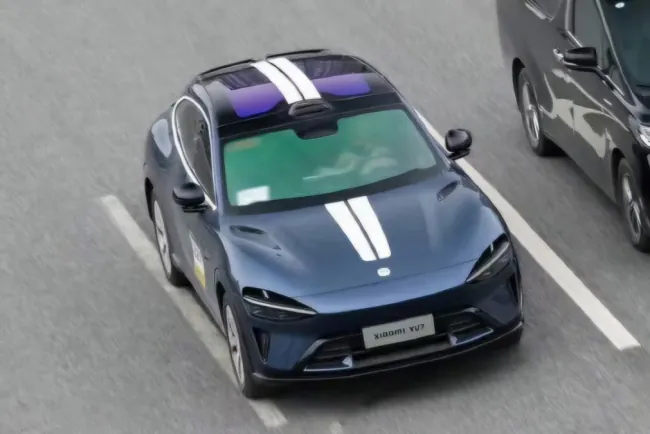 Xiaomi YU7'nin Akıllı Cam Tavanı: Serin Manzaralar, Serin Kabin!