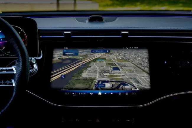 Mercedes-Benz’ten Elektrikli Otomobillere Akıllı Güncelleme: MBUX 2.6 ile Google Uydu Görünümü, ChatGPT Desteği ve Daha Fazlası