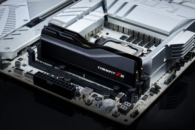 DR5 Bellek Hızında Yeni Dünya Rekoru: G.Skill Trident Z5 ile 12772 MT/sn!